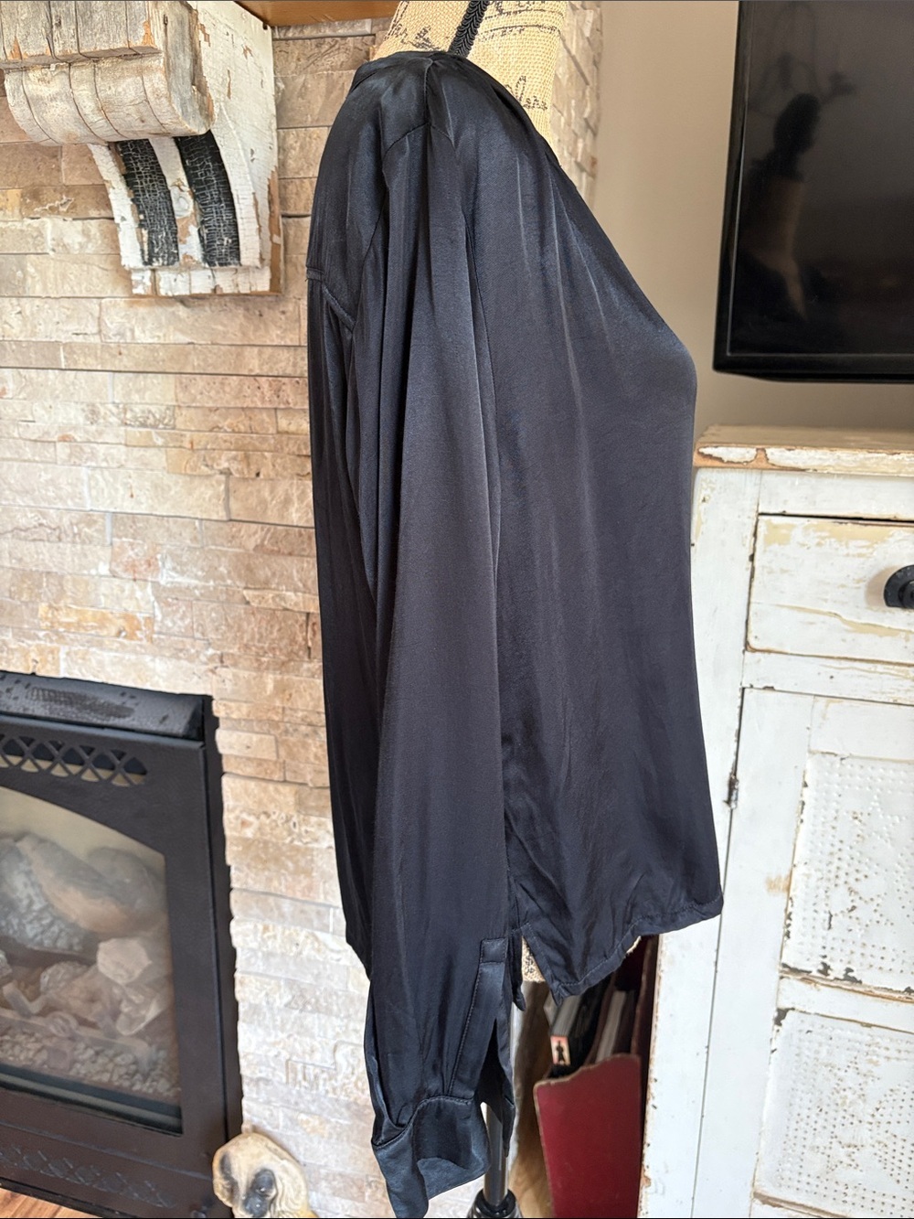 Nation LTE LA black v-neck long sleeve blouse viscose and rayon side slit - Picture 7 of 16
